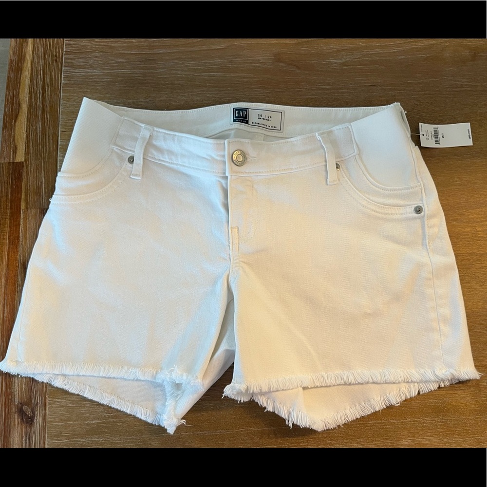 Gap maternity 4” inseam white denim shorts. Inset panel. NWT. 26/2